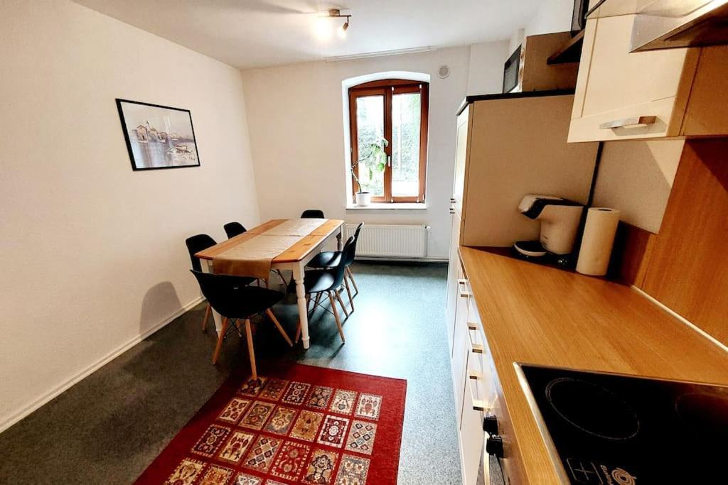 Zentrale Ferienwohnung - Direkt Am See Und Schloss Schwerin  Buitenkant foto