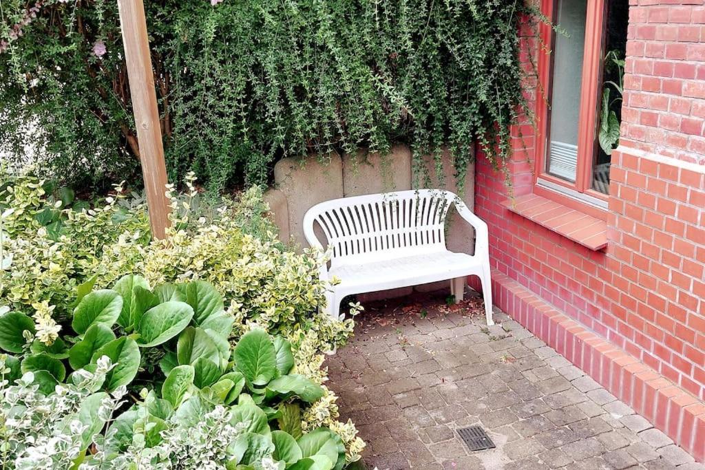 Zentrale Ferienwohnung - Direkt Am See Und Schloss Schwerin  Buitenkant foto